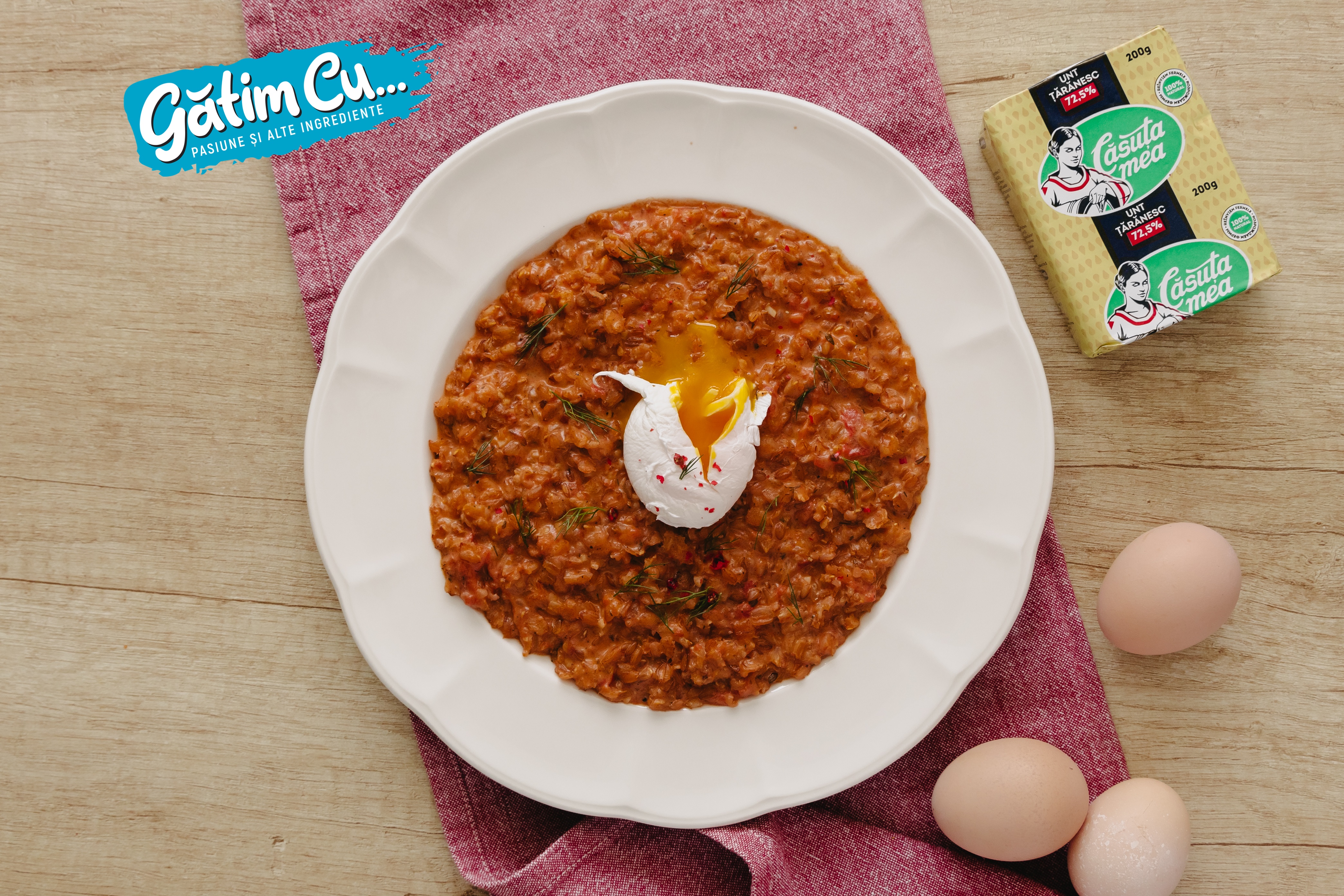 Каша с овсяными хлопьями и помидорами