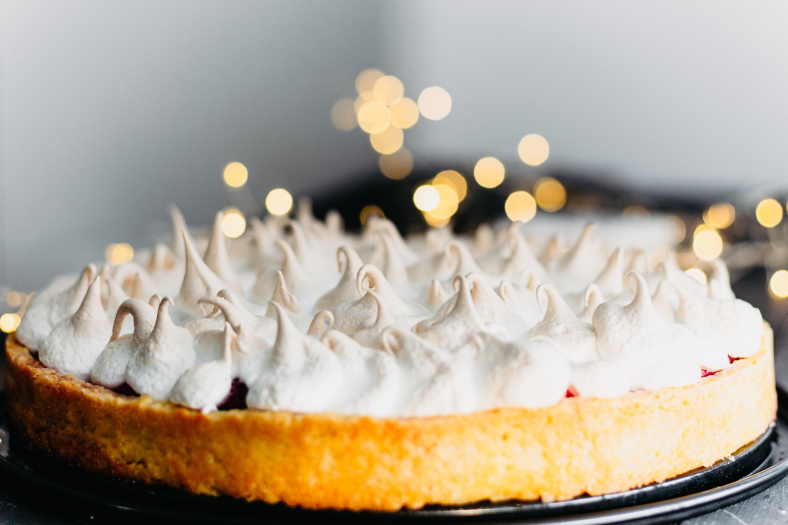 Малиновый тарт с безе "Дамский каприз"