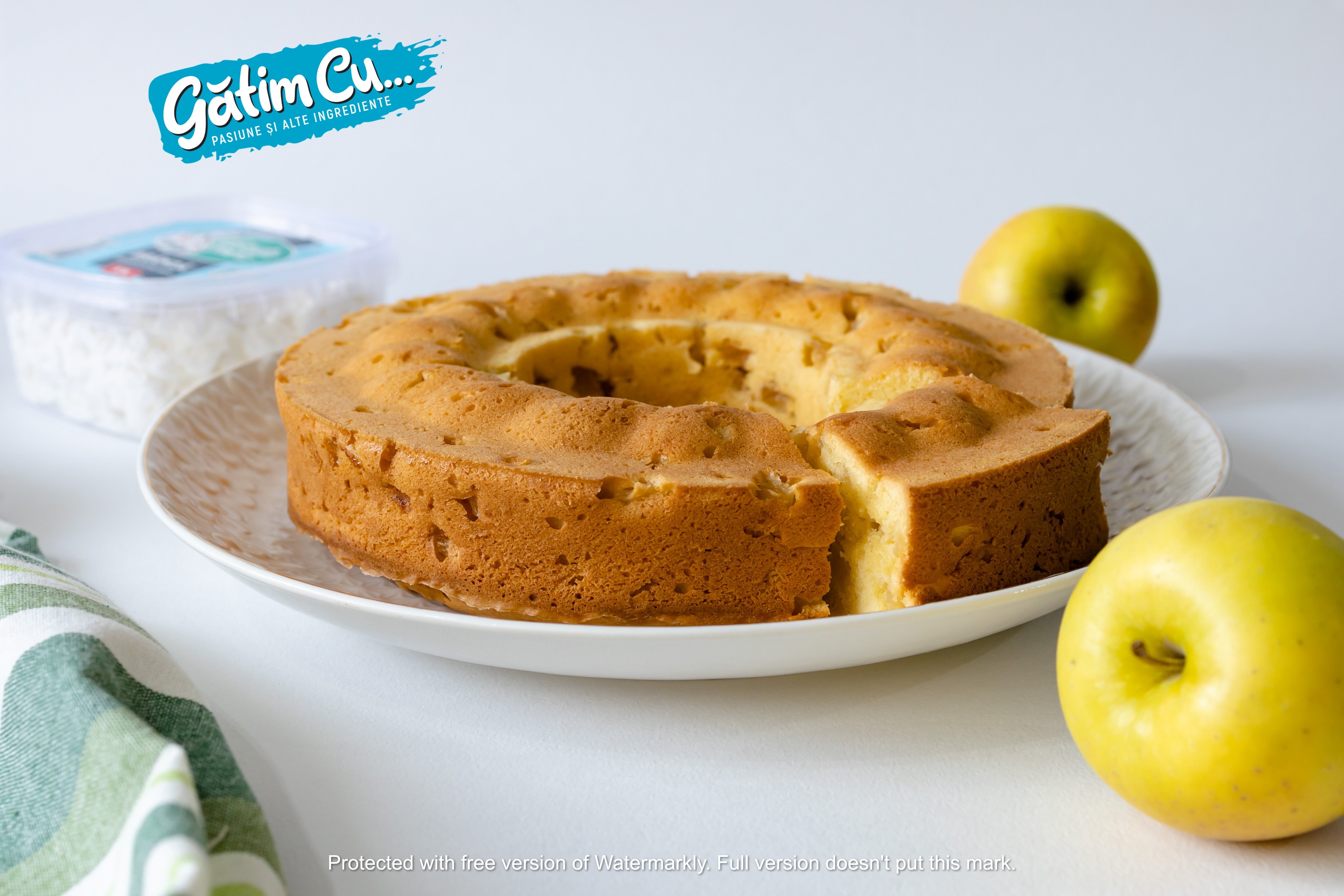 Творожный кекс с яблоками