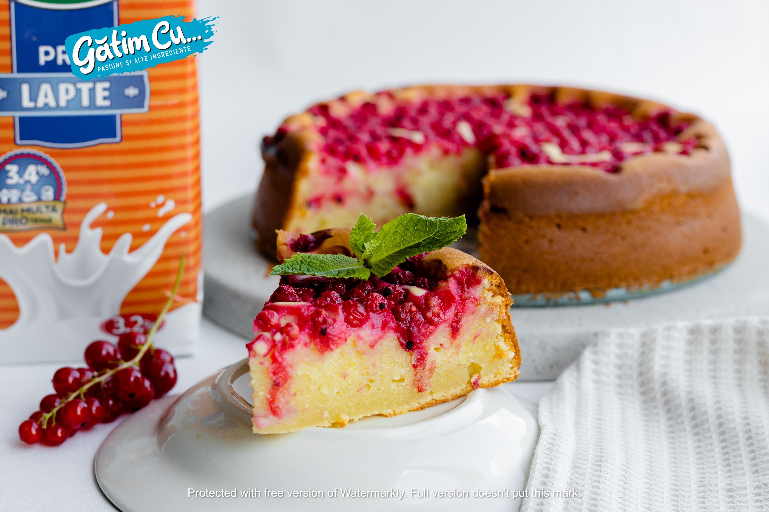 Кекс с красной смородиной