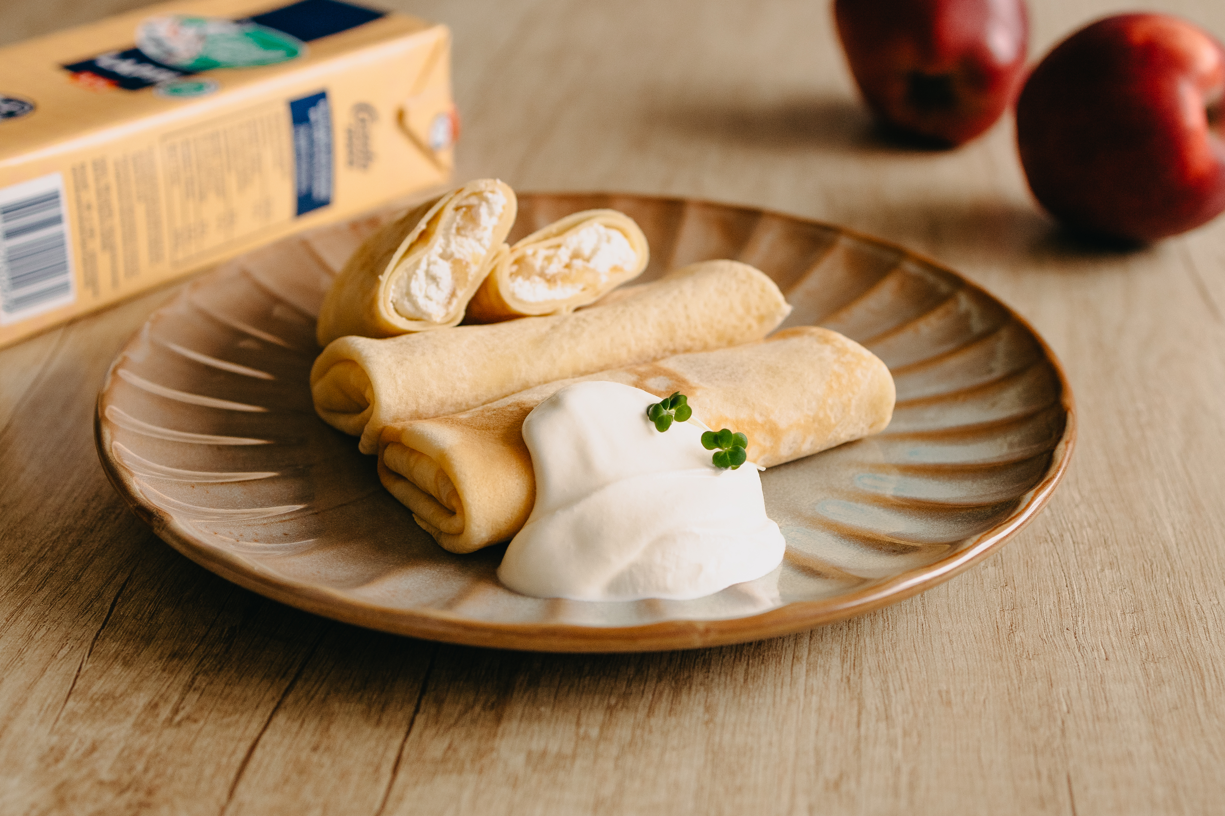 Pancakes with cow cheese and caramelized apples