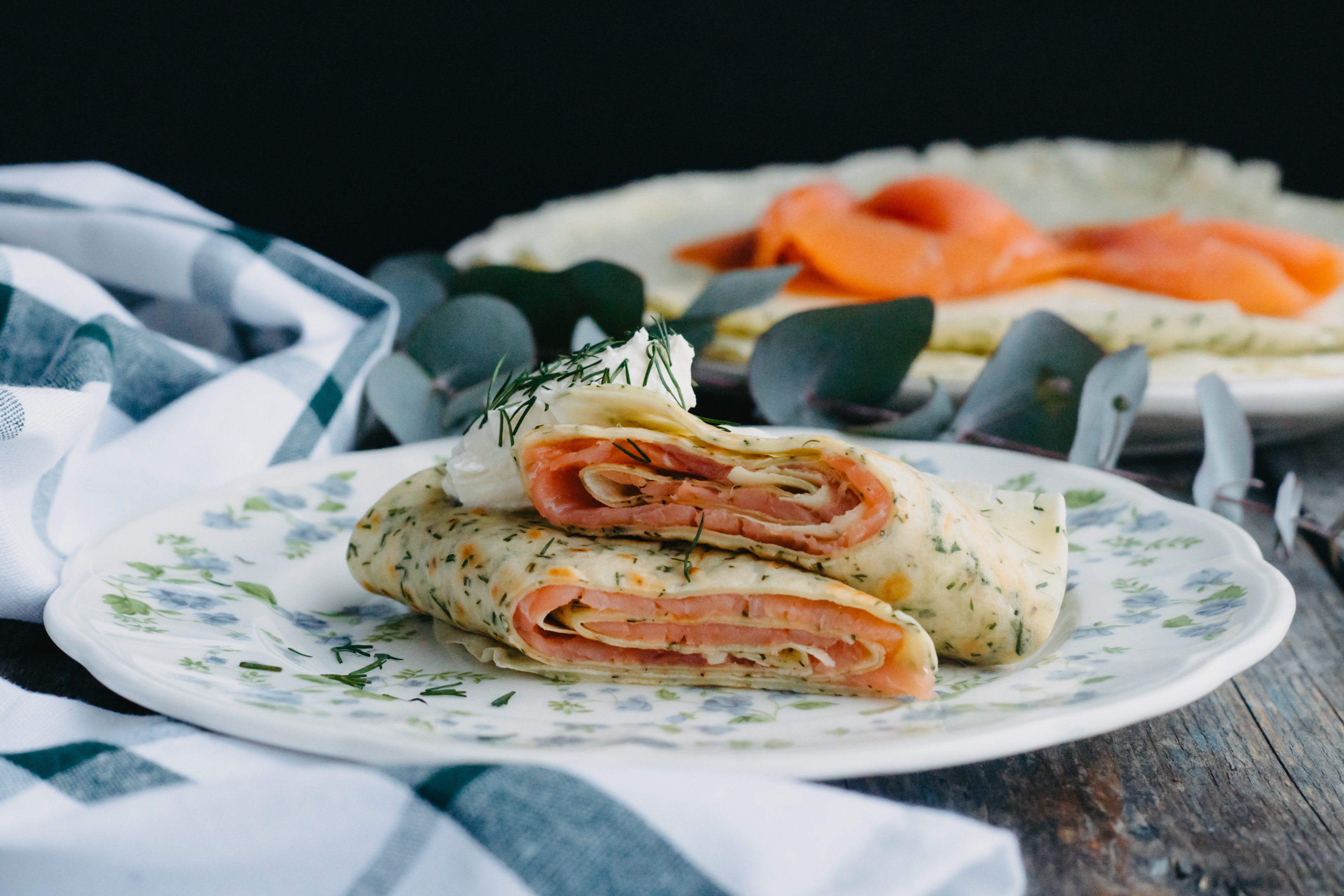 Блины с укропом и слабосоленой форелью
