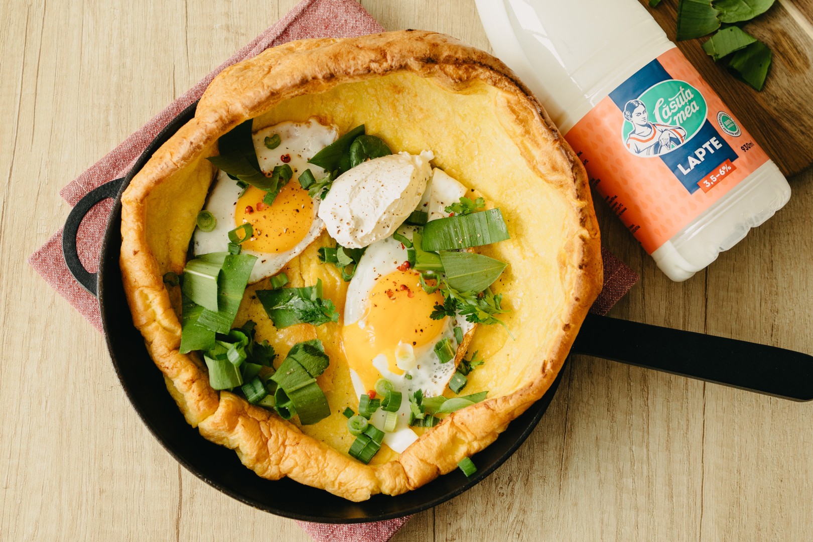 Голландский блин с жареными яйцами