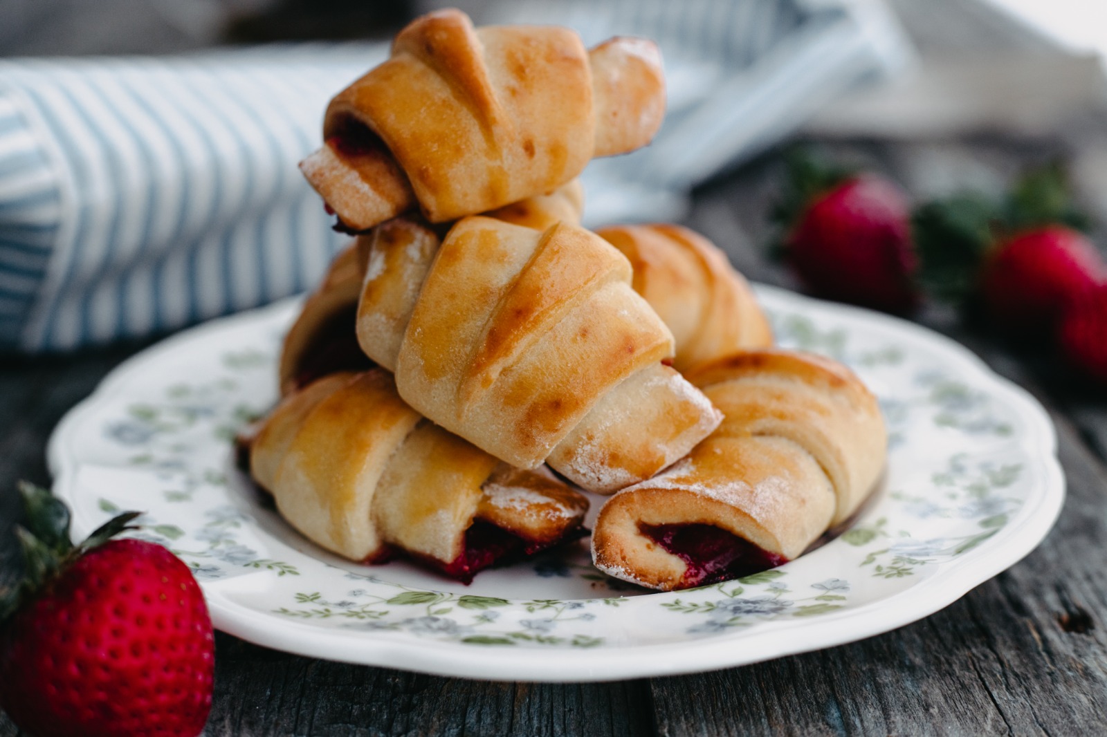 Творожные рогалики с джемом