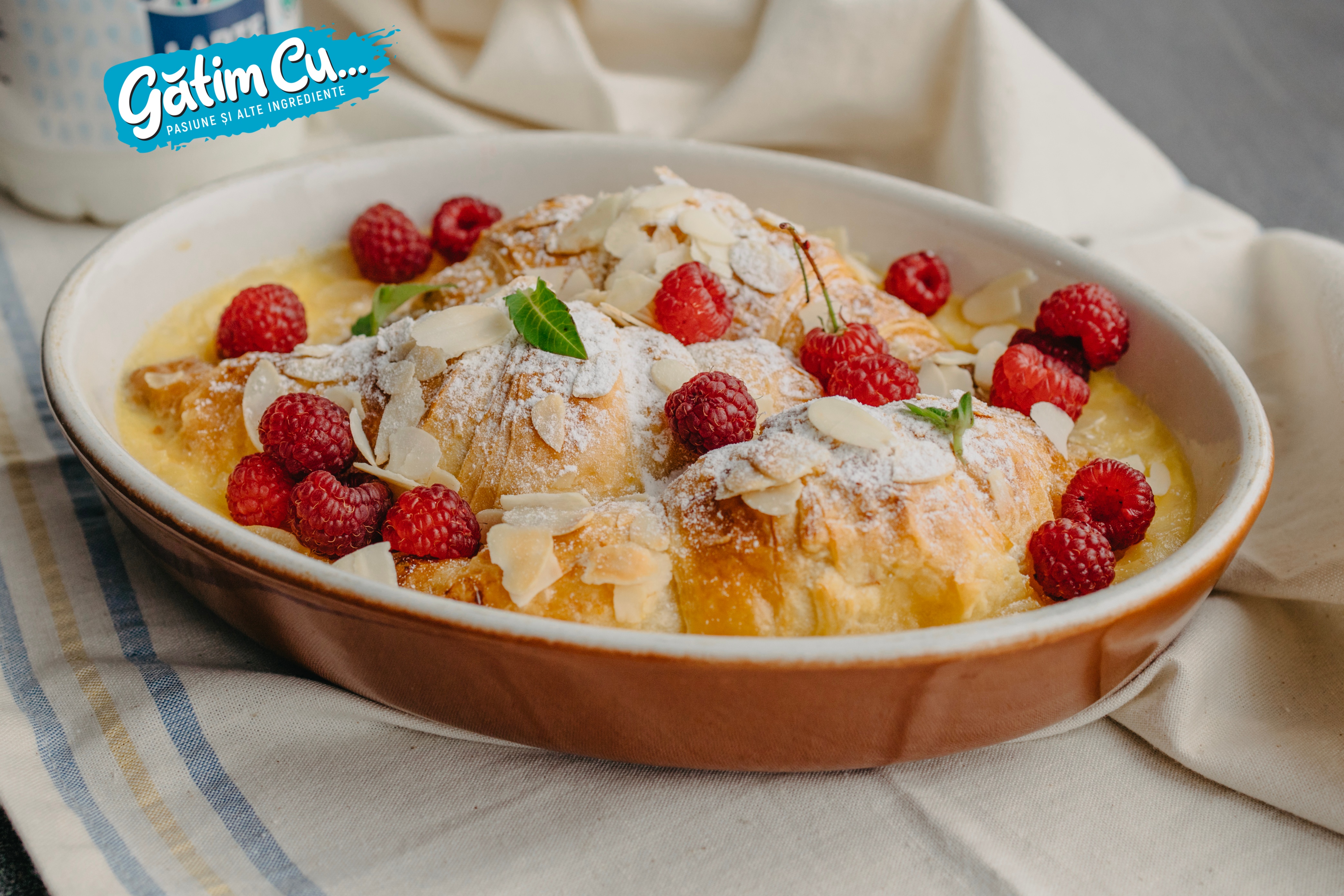 Запечённые круассаны с нежным молочным кремом