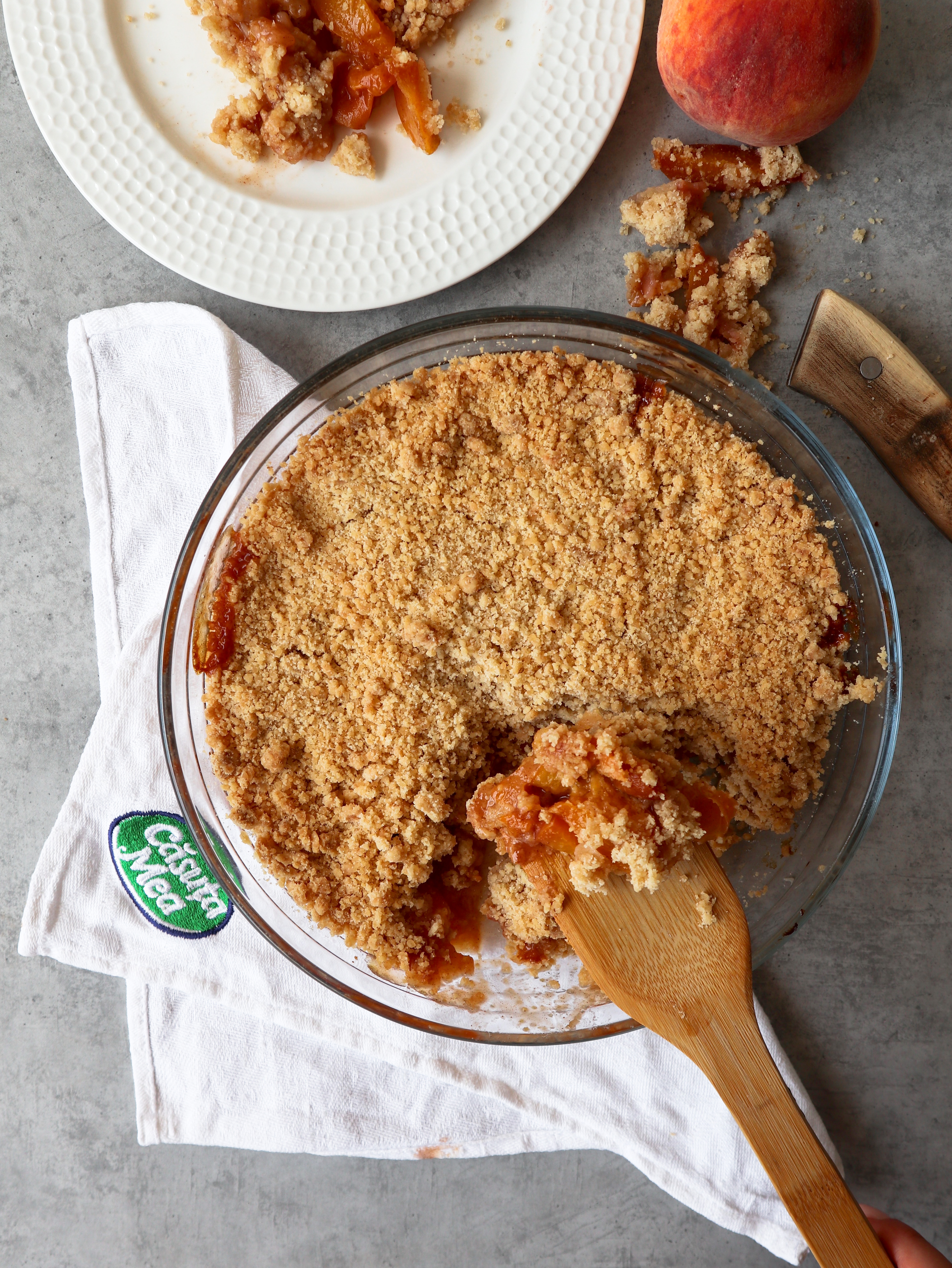 Peach crumble