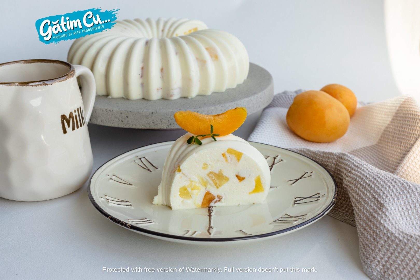 Сливочный десерт с творогом и сметаной