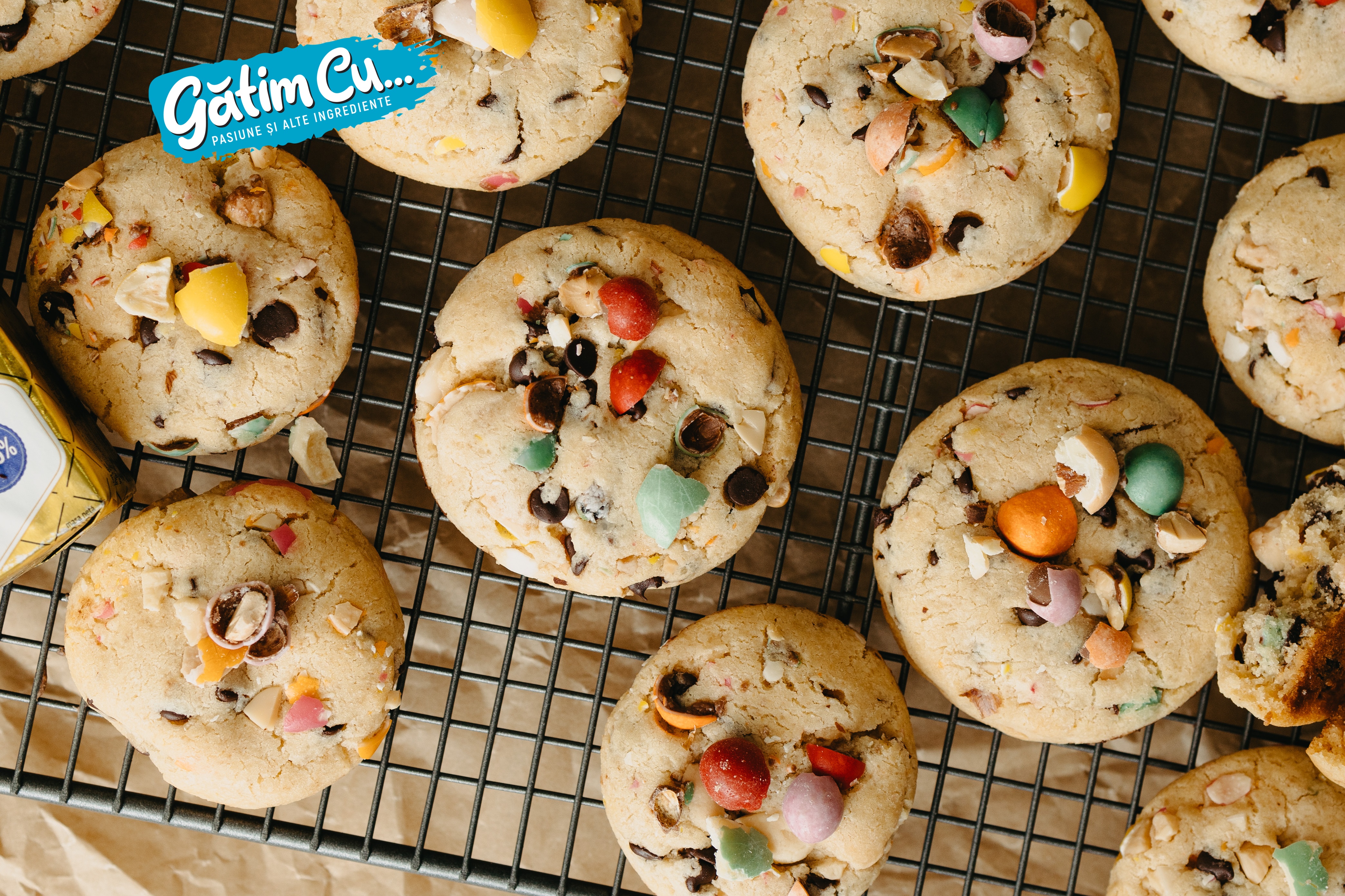 Печенье с мини-шоколадными яйцами