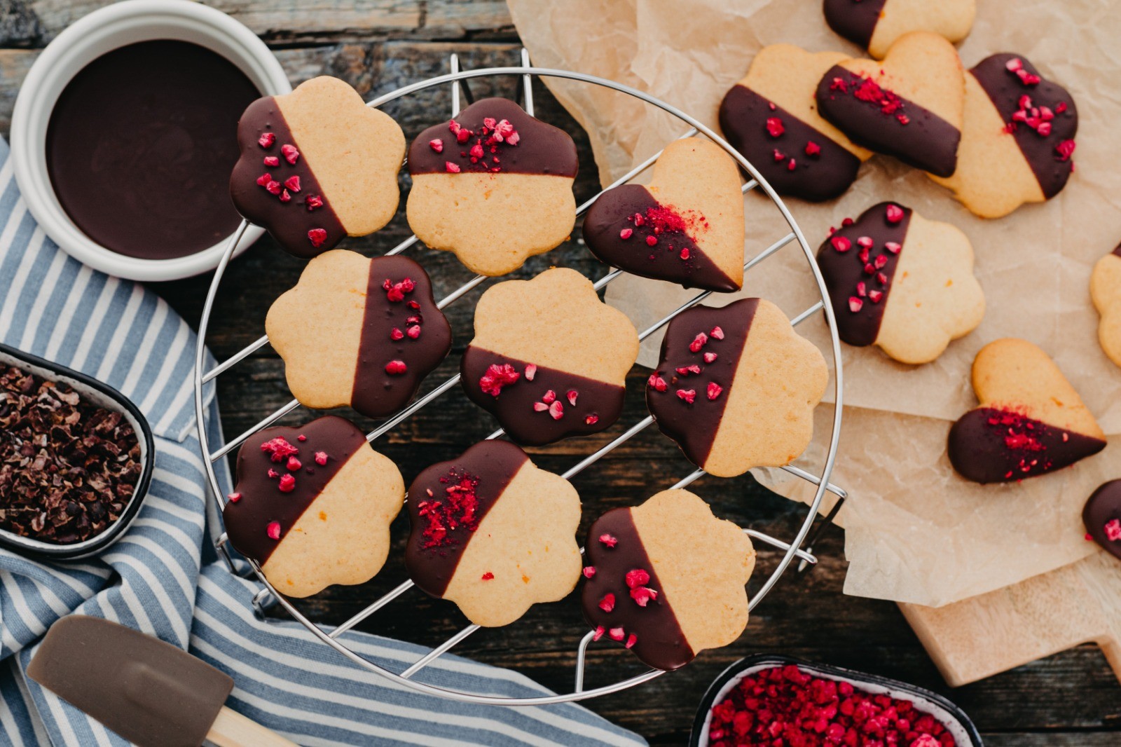 Fursecuri de Primăvară cu ciocolată și pomușoare liofilizate