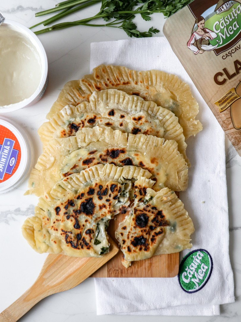 Пита с сыром и травами