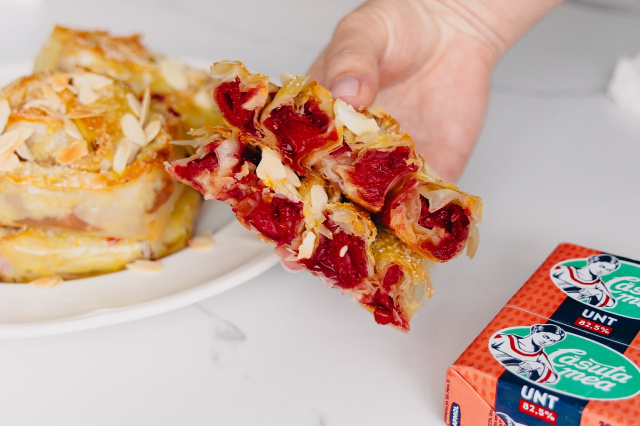 Улитки с вишнями и тестом фило