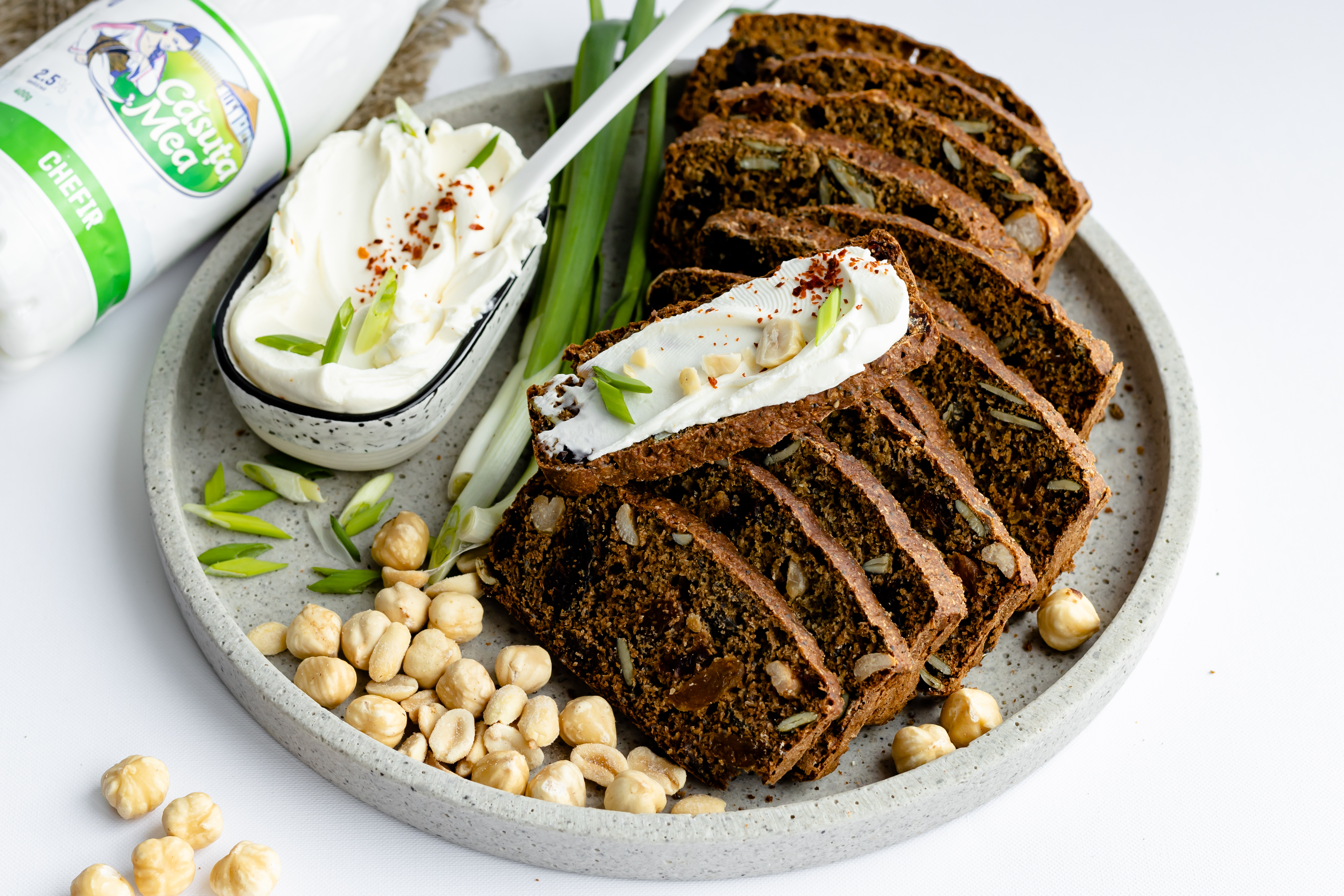 Сухой хлеб с семечками и сухофруктами