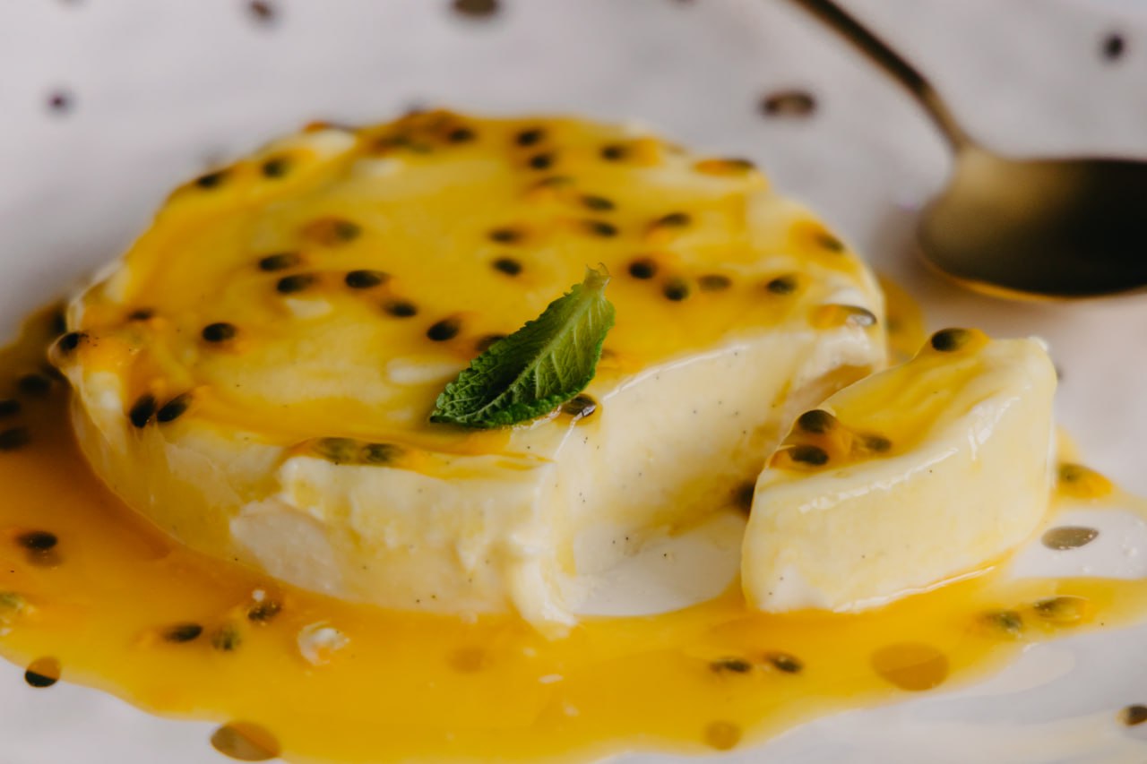 Panna-Cotta cu fructul pasiunii