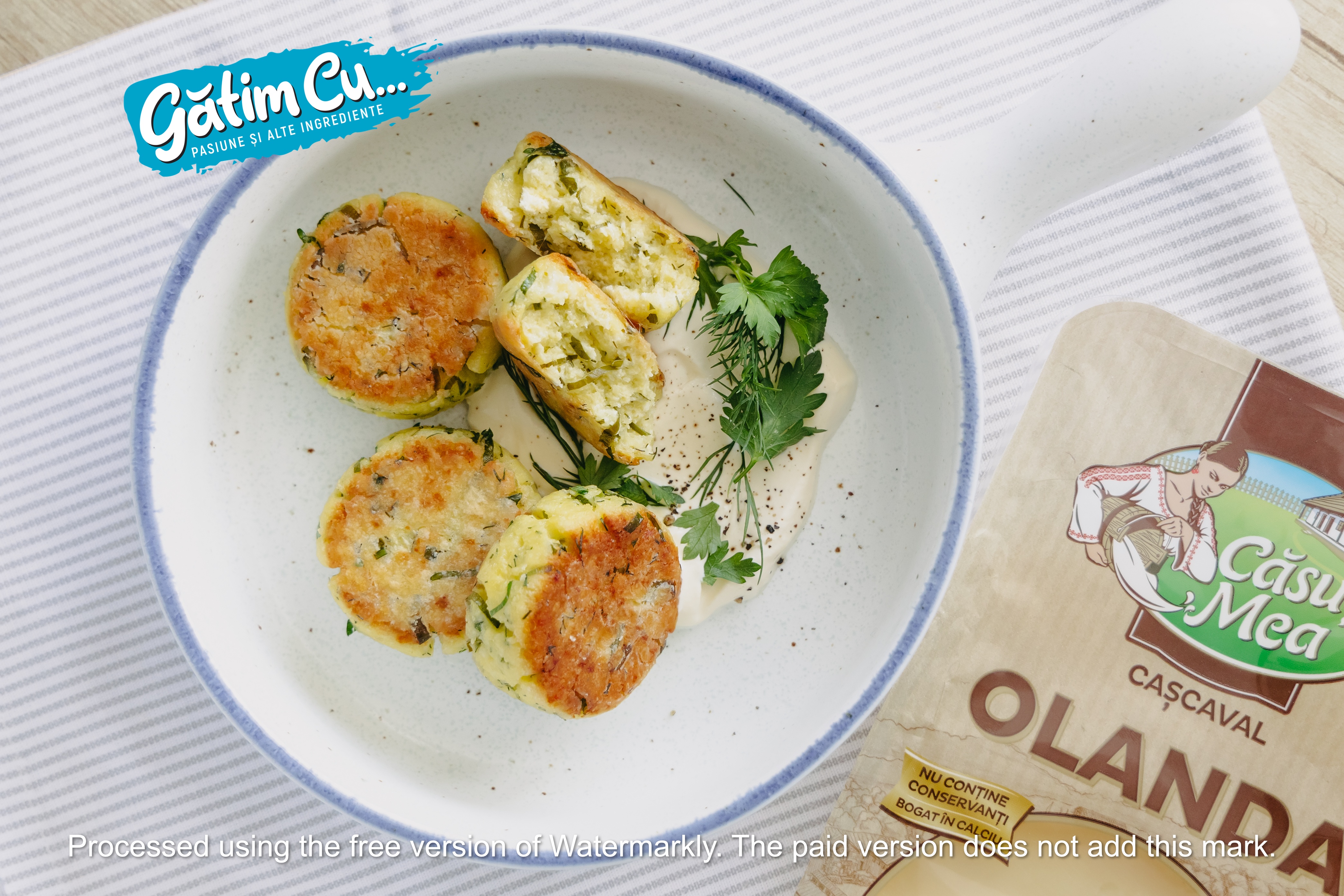 Папанаши с сыром, сыром и зеленью.