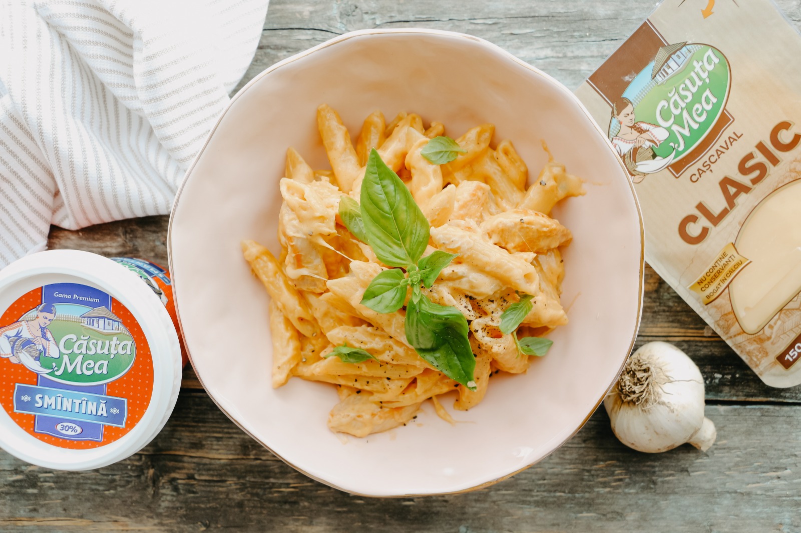 Паста с курицей в сливочном соусе