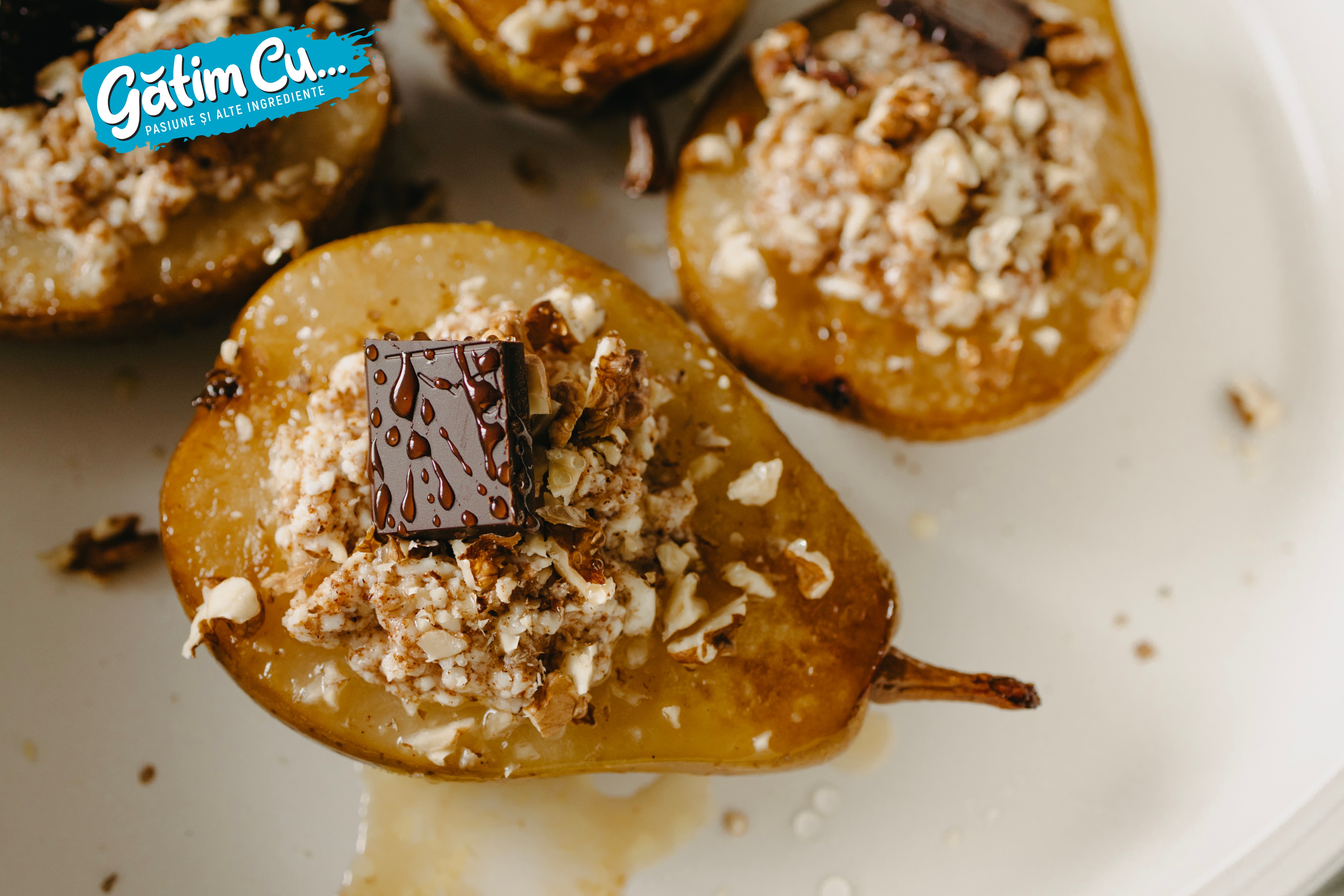 Baked pears with cow's cheese