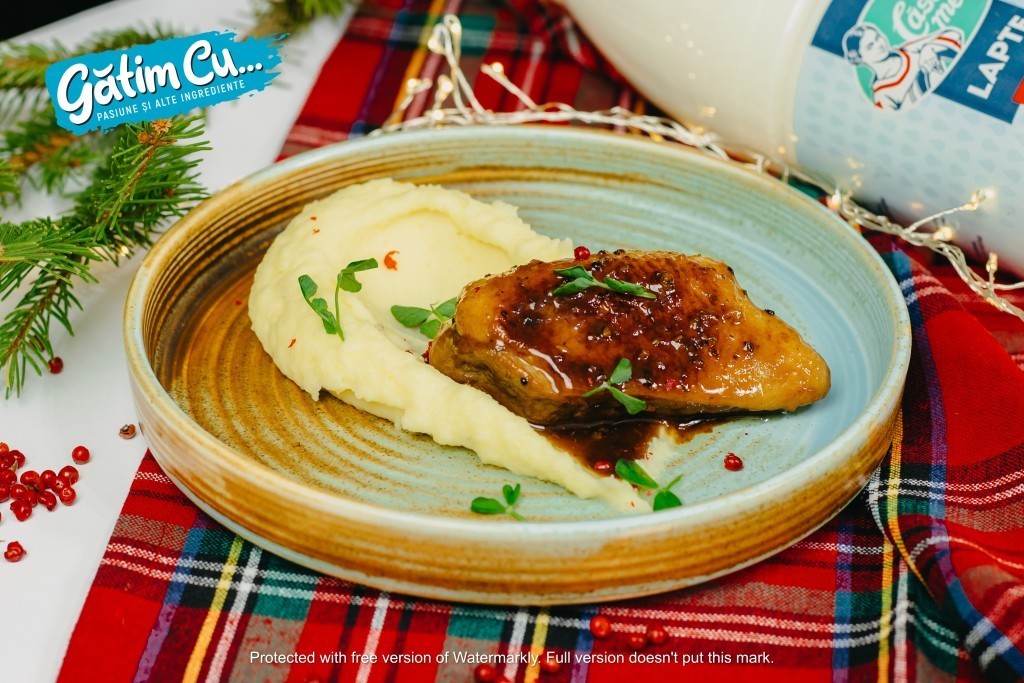 Утиная грудка, подаваемая в соусе из игристого вина