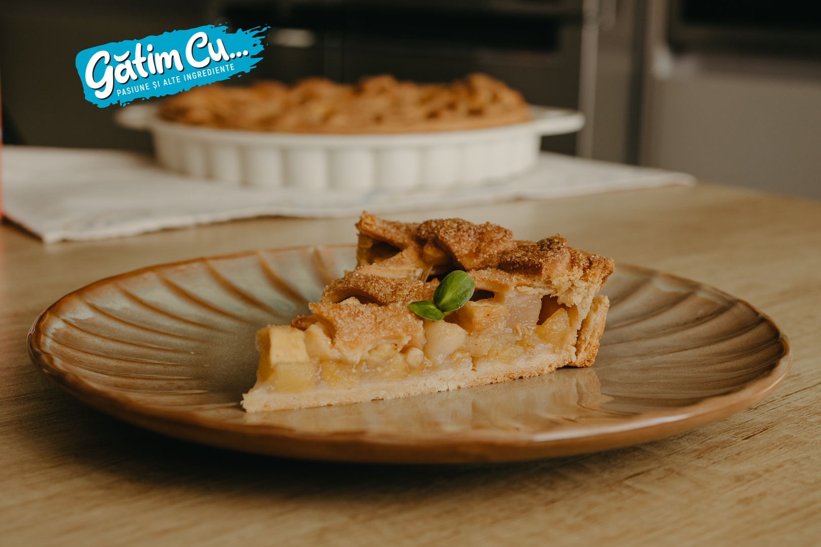 Пирог с яблоками, ромом и специями