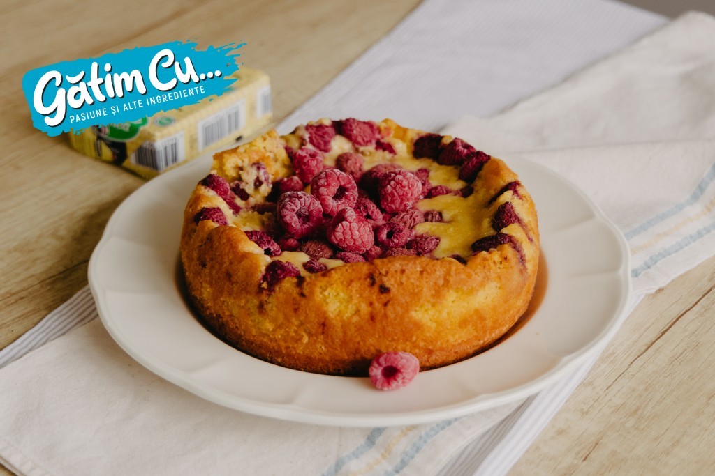 Пирог с миндальной мукой и малиной