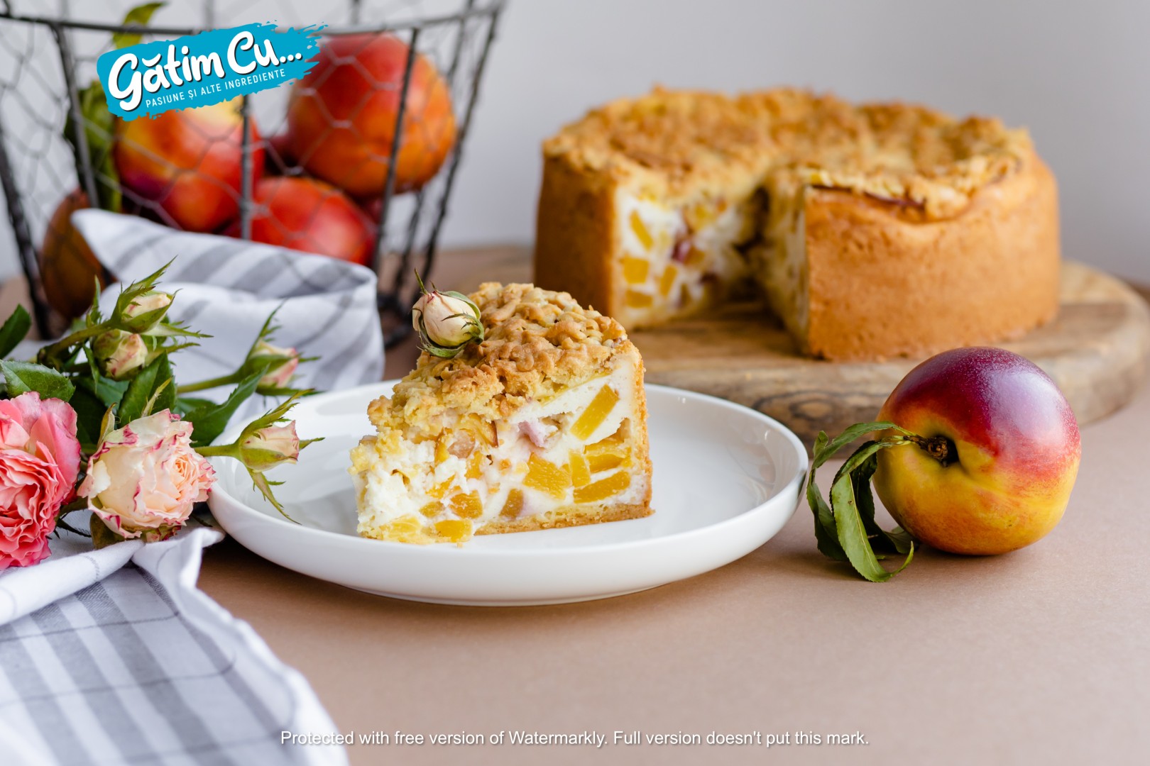 Торт со сливками и нектаринами