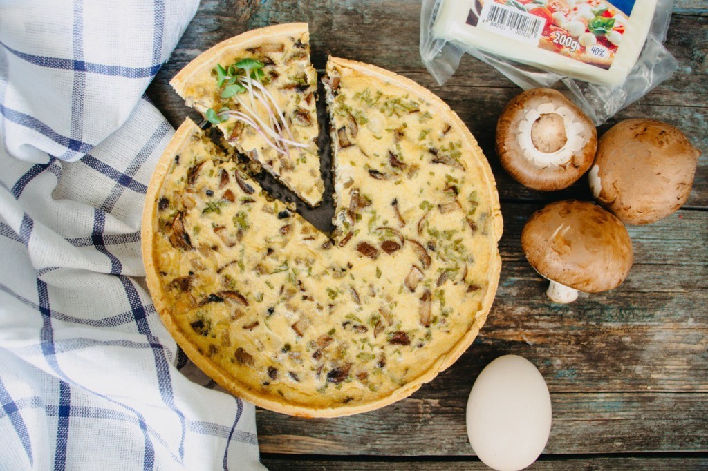 Киш с моцареллой, картофелем и грибами