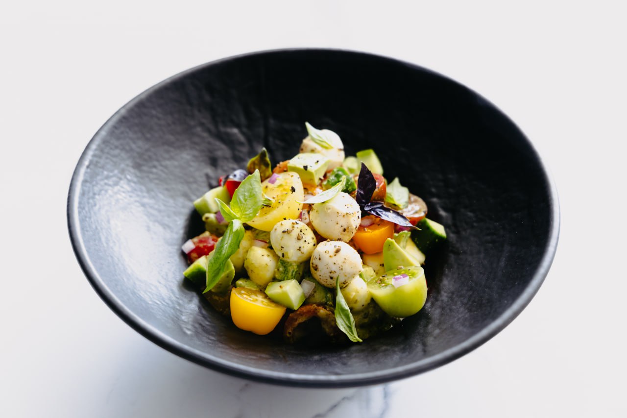 Delicious summer salad with vegetables and mozarella
