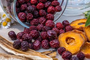 How to properly dry sour cherries at home?