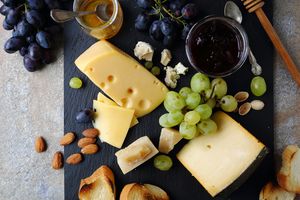 Creating a cheese platter for the Christmas table!