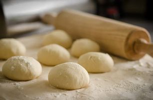 What is the difference between yeast and yeast-free dough?