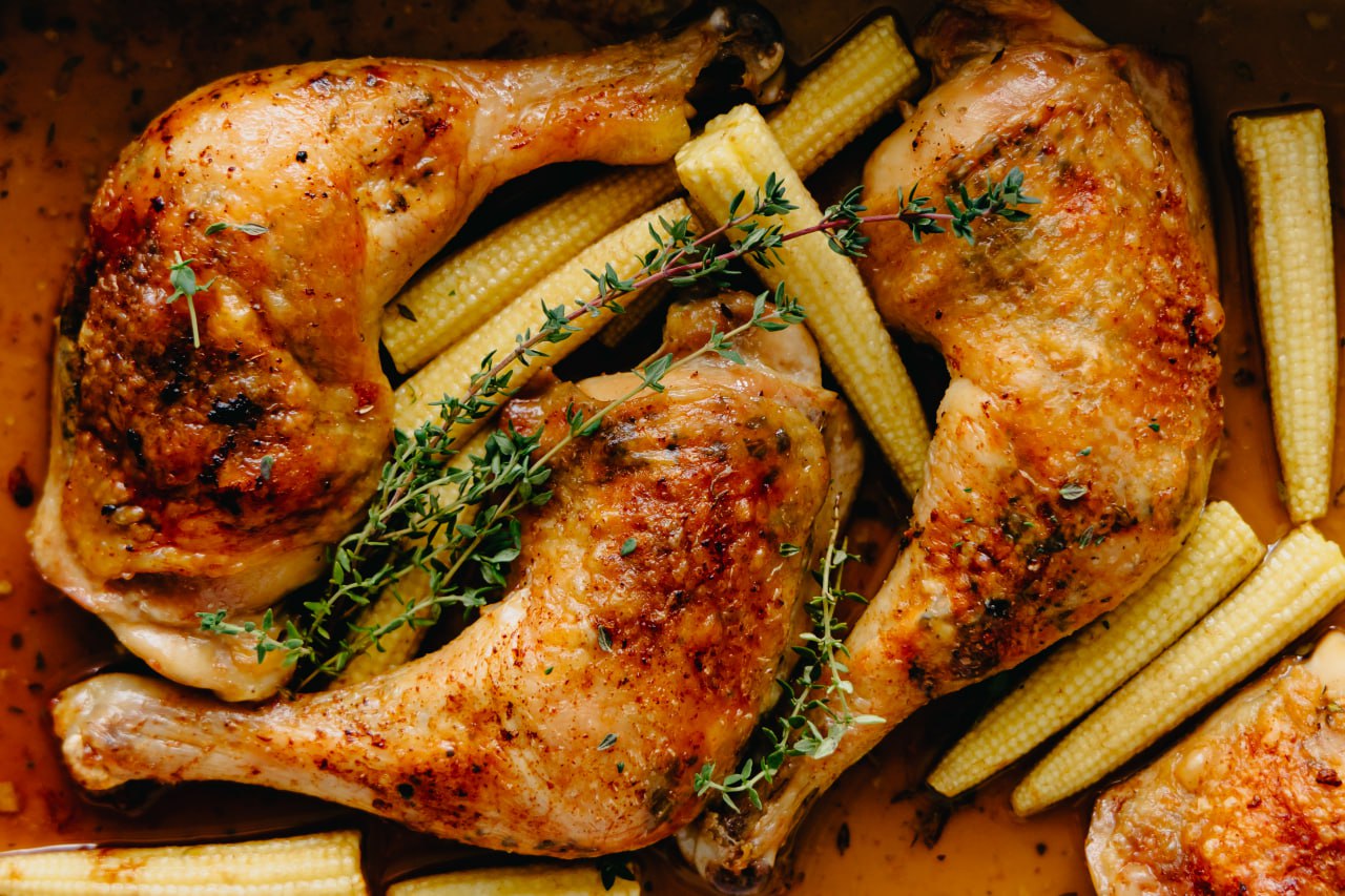 Бедра куриные с маслом и чесноком.