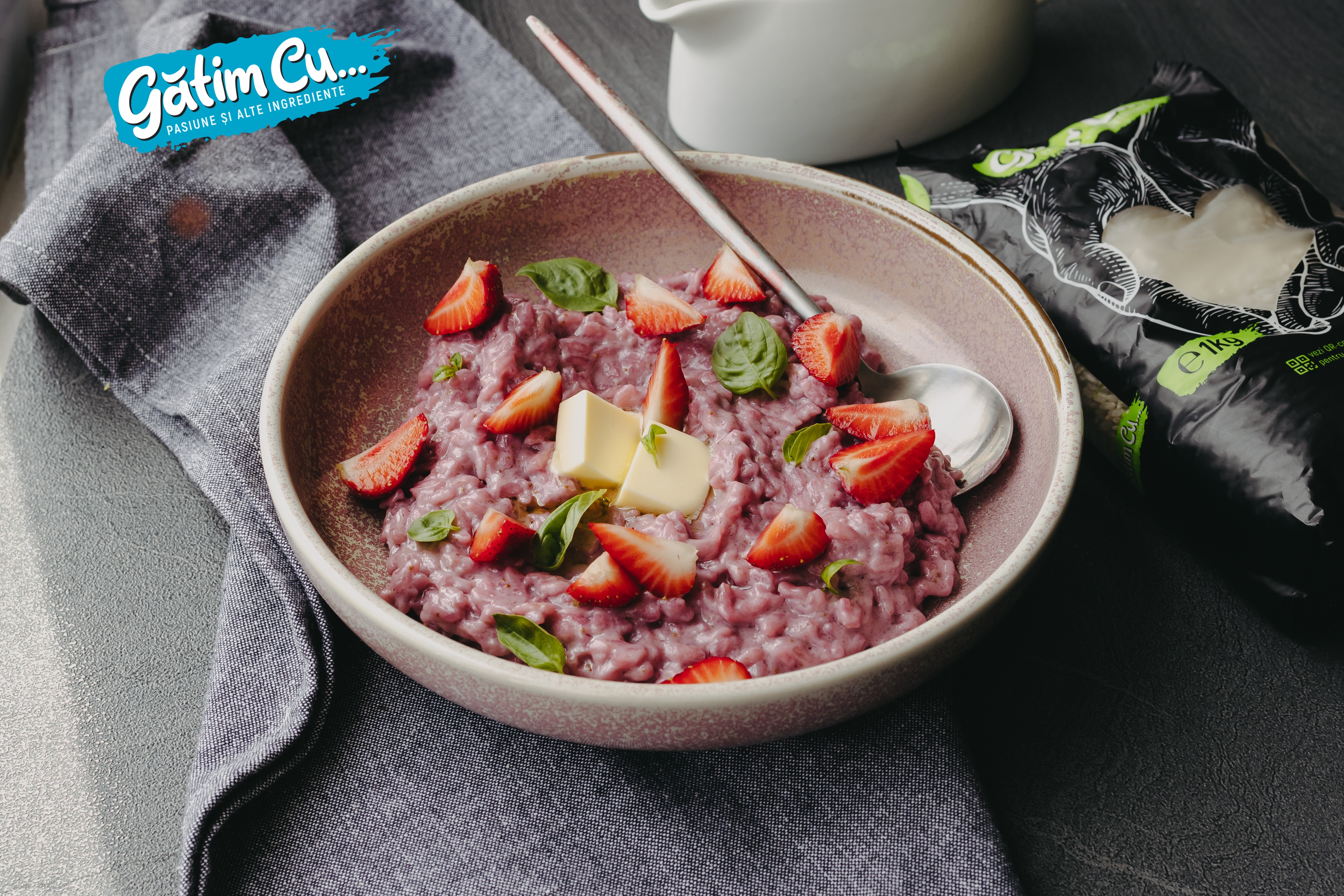 Каша с рисом и клубникой