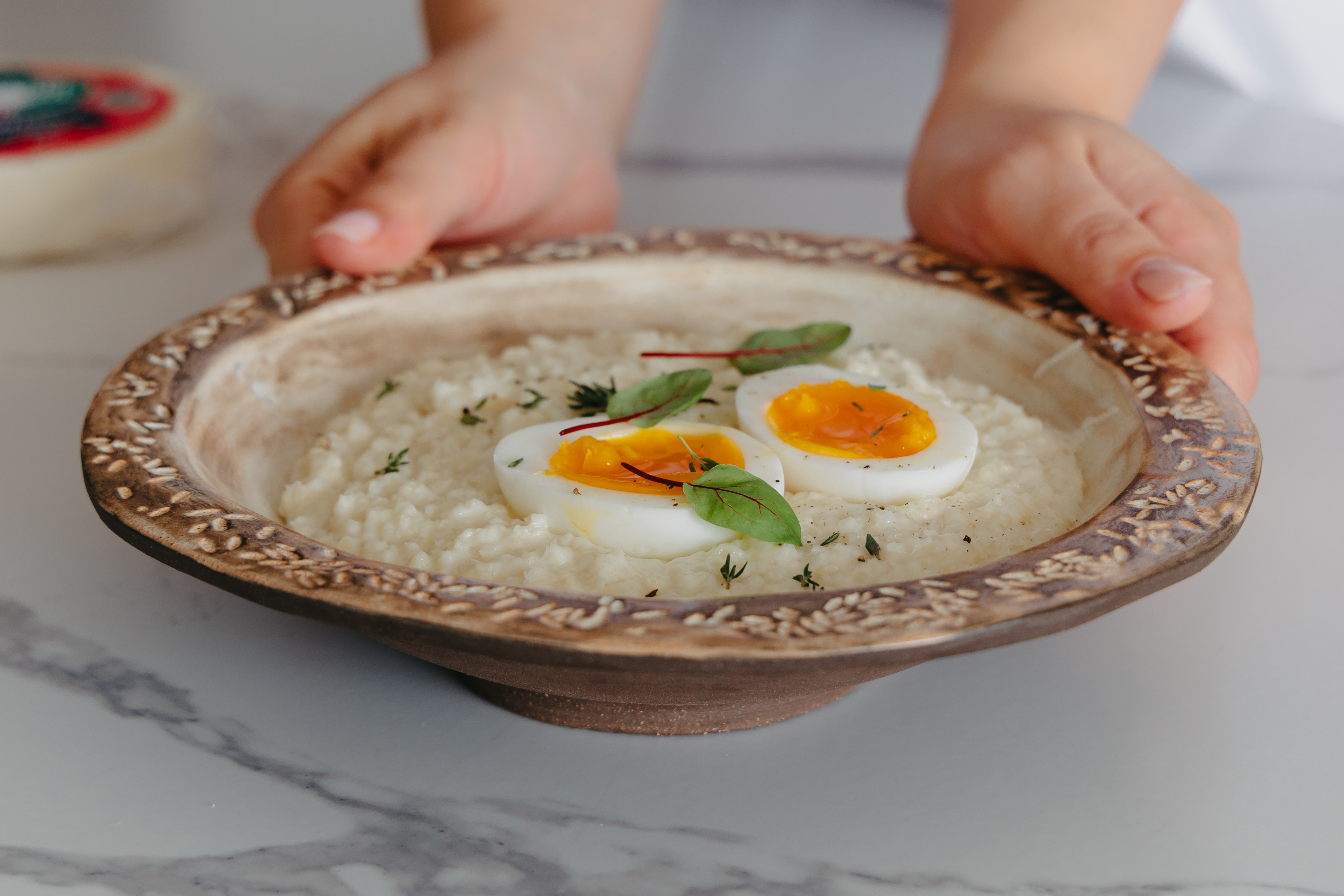 Каша из перловки с моцареллой и яйцом