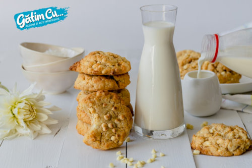 Cookies with white chocolate and coconut