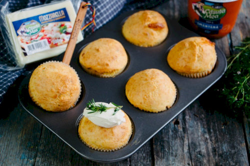 Muffins with greens & mozzarella