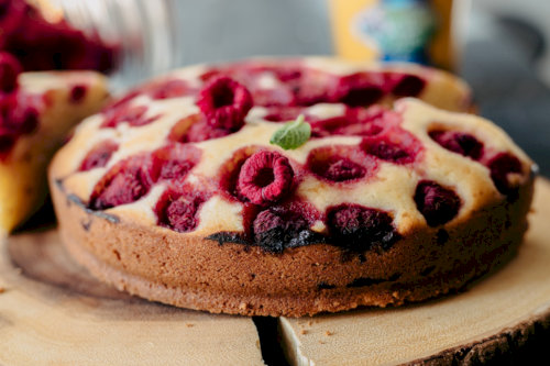 Raspberry cake