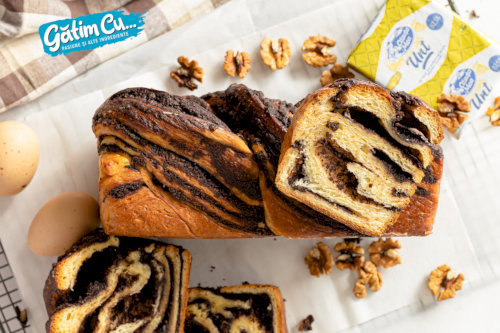 Cozonac with nuts & chocolate