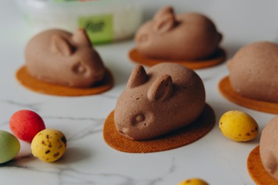 Десерт Зайчики с творогом, шоколадом и карамелью