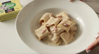 Paste cremoase cu jambon și piper – gata în doar 10 minute!