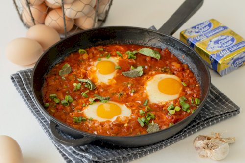 Турецкий завтрак с яйцами и овощами (Menemen)