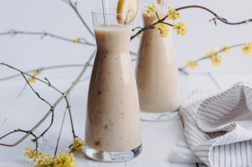 Смузи с бананами и финиками