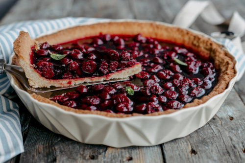 Tart with cherry jelly