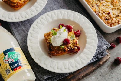 Baked Oatmeal with Raspberries