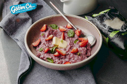 Porridge with rice & strawberry