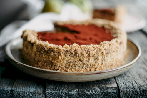 Cake with chocolate and caramelized apples