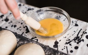 Egg for lubricating