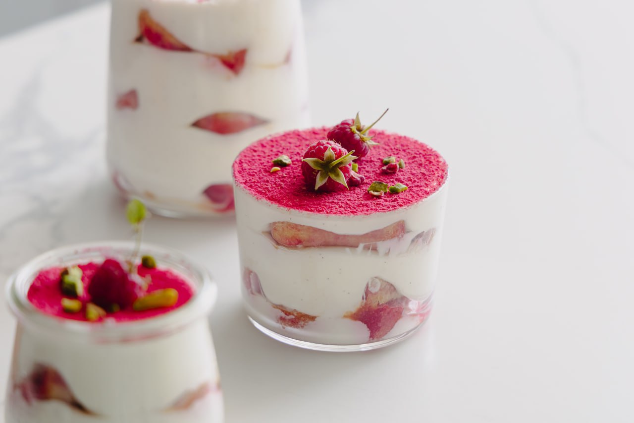 Tiramisu porționat cu zmeură