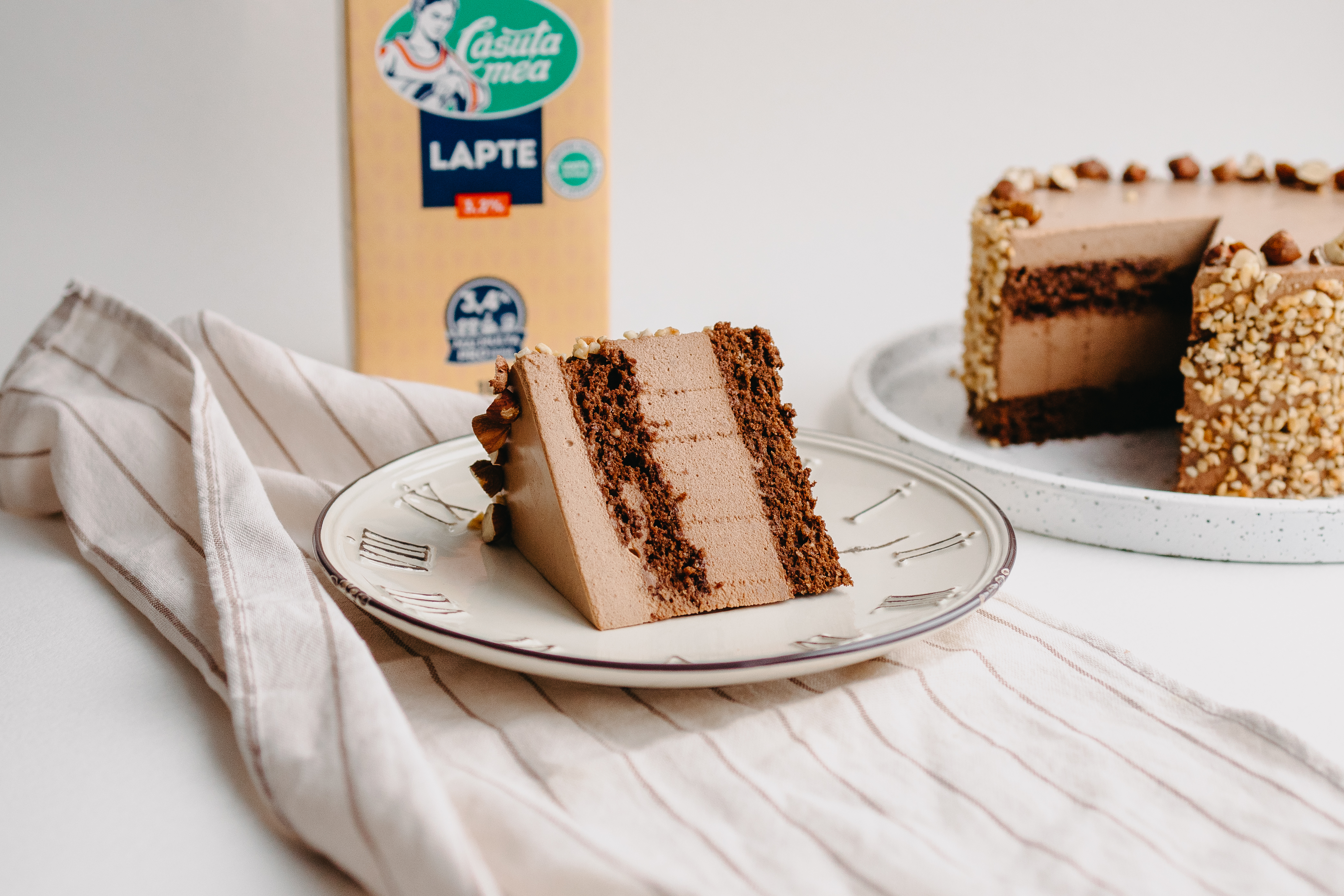 Торт с шоколадом и грецкими орехами.